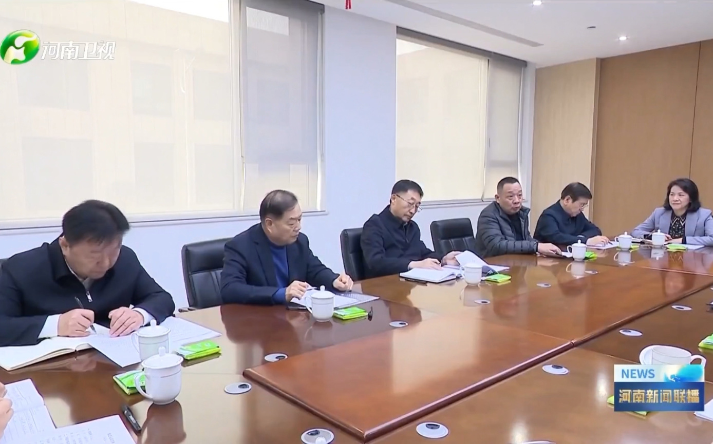 [Tổng bí thư tỉnh Hà Nam, governơ Nguyễn Kha cùng đoàn công tác đã đến thăm và làm việc tại thành phố Vinh để khảo sát nền kinh tế tư nhân. Ông Chu Kim Phụng, người sáng lập và bí thư Đảng ủy của Tập đoàn Sơn Nguyên, đã tham gia buổi tọa đàm đại diện cho cộng đồng doanh nhân tư nhân.]