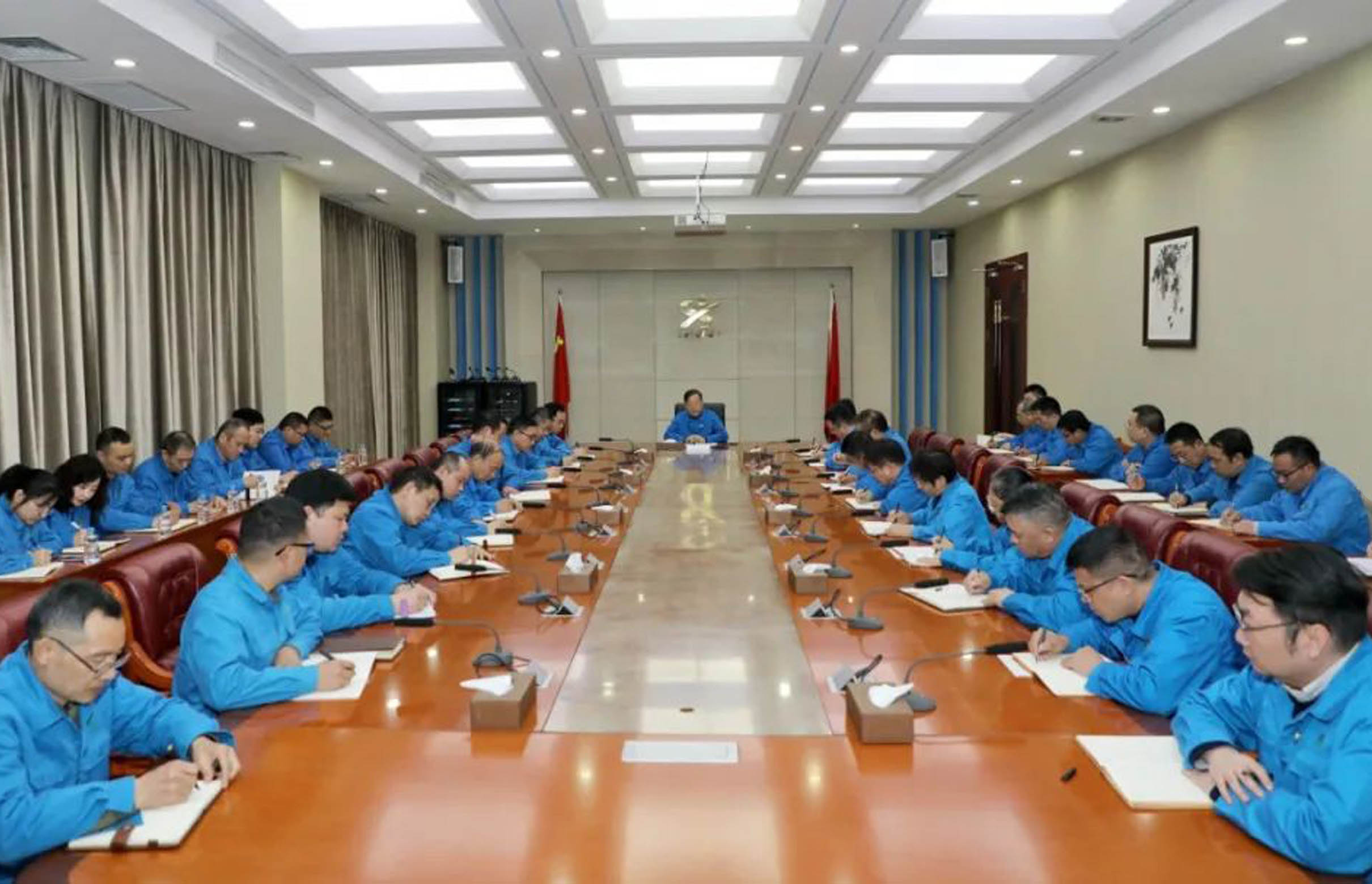 [Sử dụng lợi thế của mình về khả năng sản xuất thiết bị mạnh mẽ, sản xuất hiệu quả và đổi mới sáng tạo, Tập đoàn Senyuan tập trung vào ngành nghề chính, củng cố nền tảng công nghiệp của mình.]
